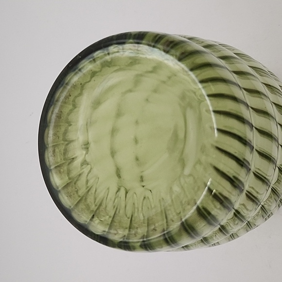 Vintage Green Vase With Swirls and Scalloped Rim 6.75" - Picture 7 of 8